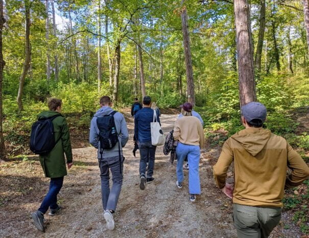 PEOPLE HIKING IN THE VIENNA WOODS